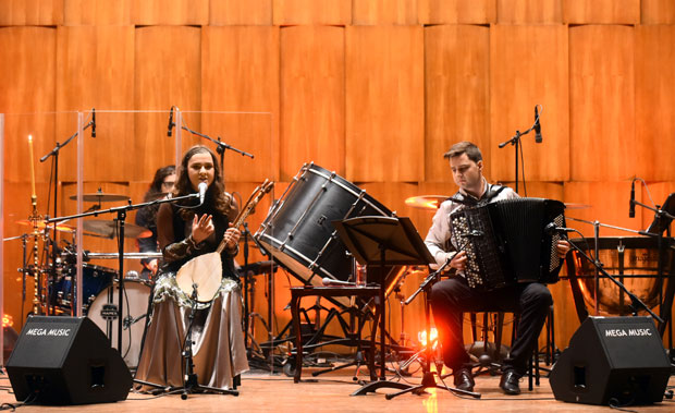 Чаробан спој хармонике и гусала 